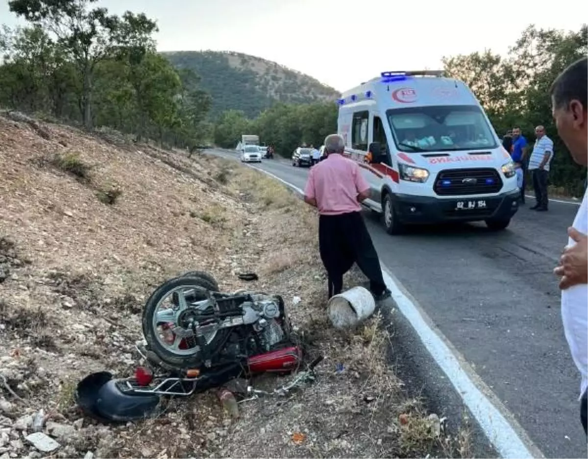 Gelin aracının çarptığı motosiklet sürücüsü ağır yaralandı