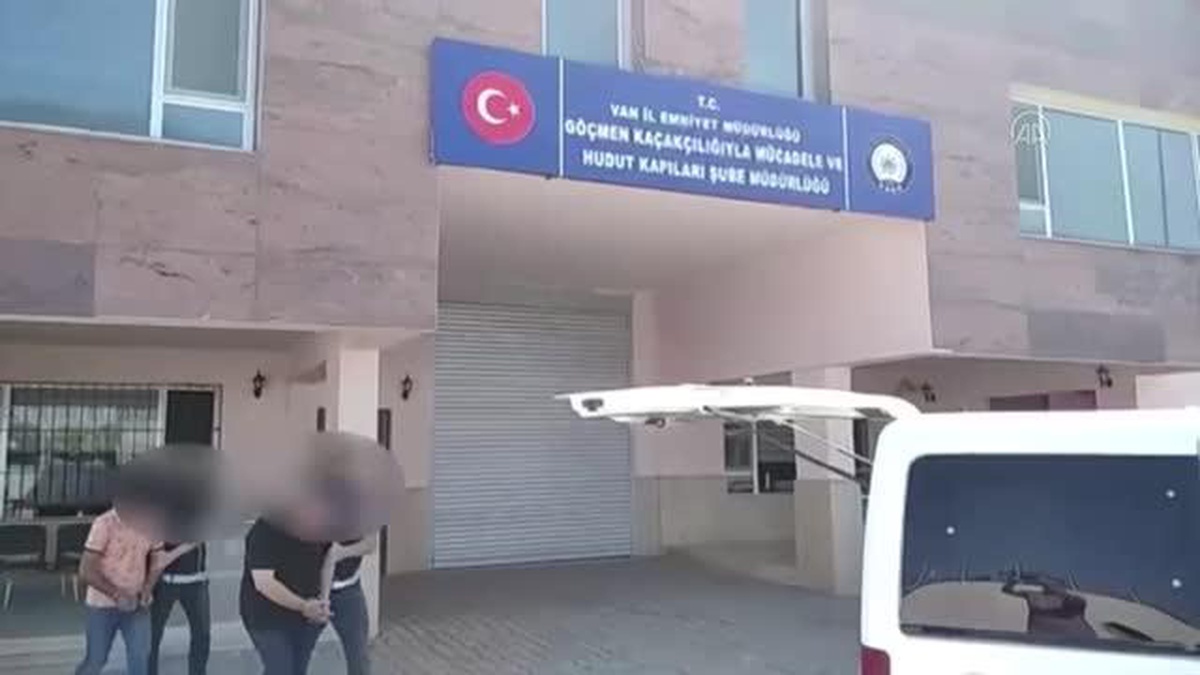 Van\'da göçmen kaçakçılığı yaptıkları iddiasıyla 2 şüpheli tutuklandı
