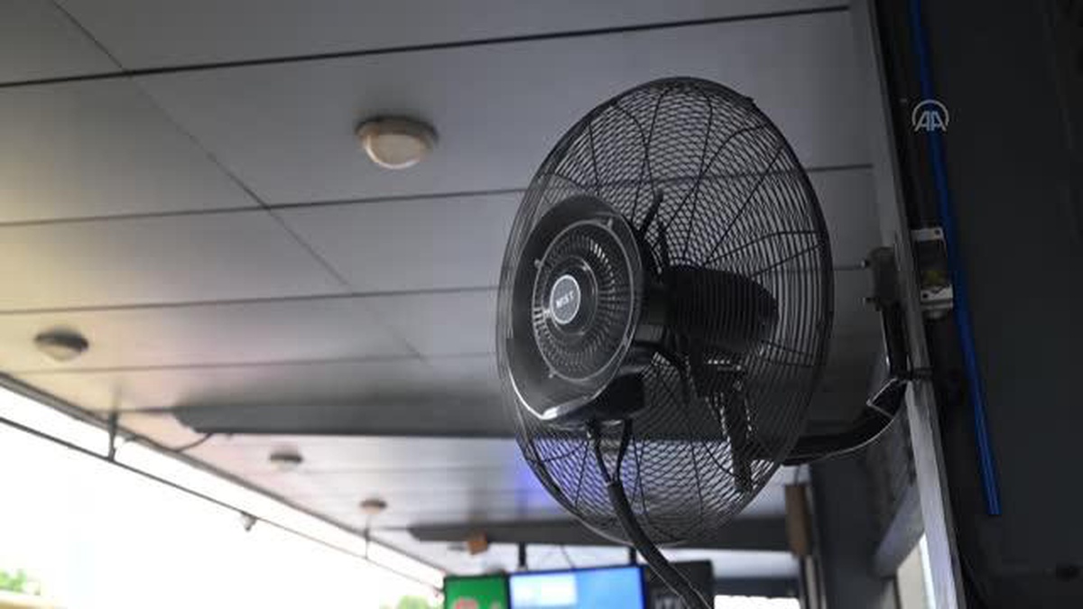 GUANGZHOU - Çin\'de sıcak hava