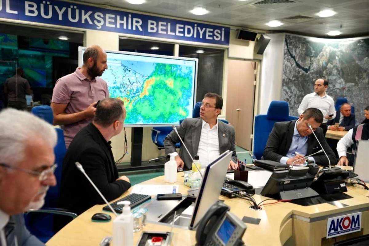 İBB Başkanı İmamoğlu: "İstanbul\'da 5 bin 890 personelimizle, 2 bin 135 araçla vatandaşımızın hizmetindeyiz"