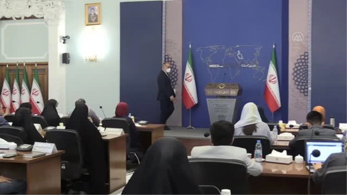 İran\'dan "Salman Rüşdi\'ye saldıran kişiyle irtibatımız yok" açıklaması