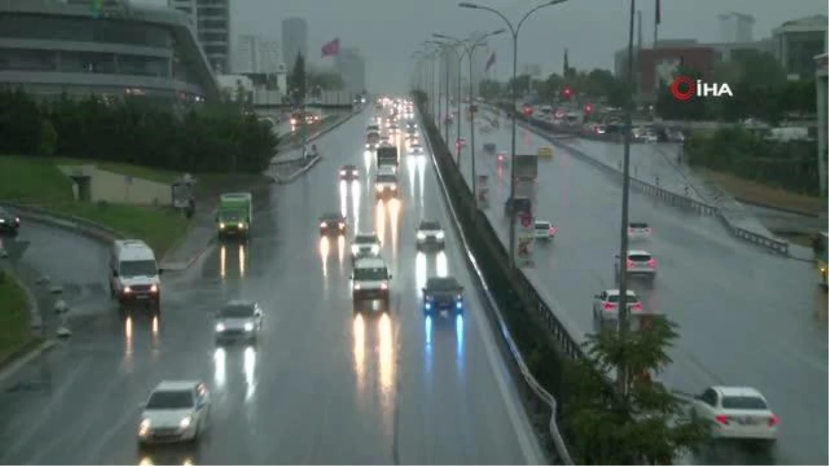 İstanbul\'da yağmur sonrası trafik yoğunluğu
