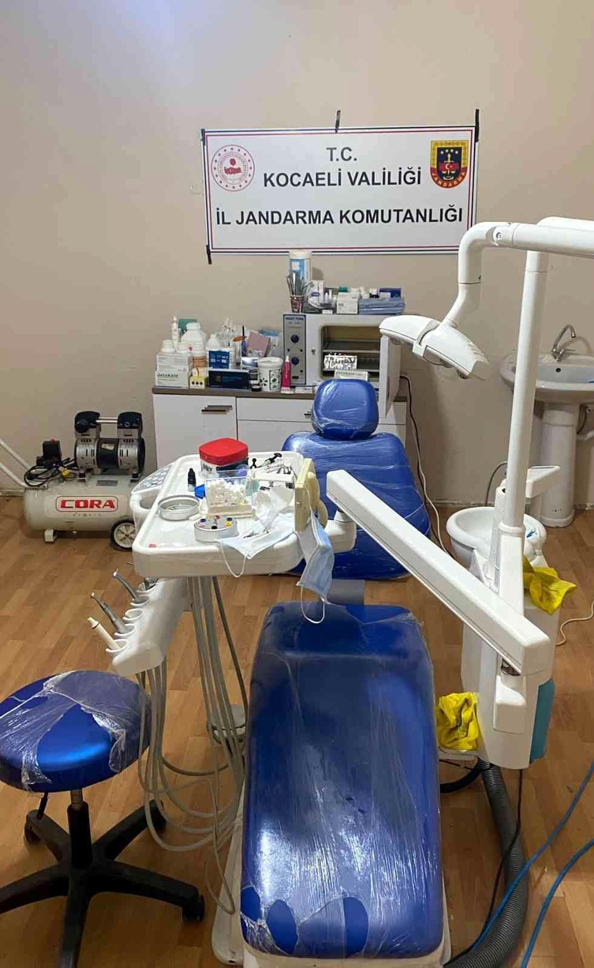 Jandarmadan kaçak diş muayenehanesine baskın