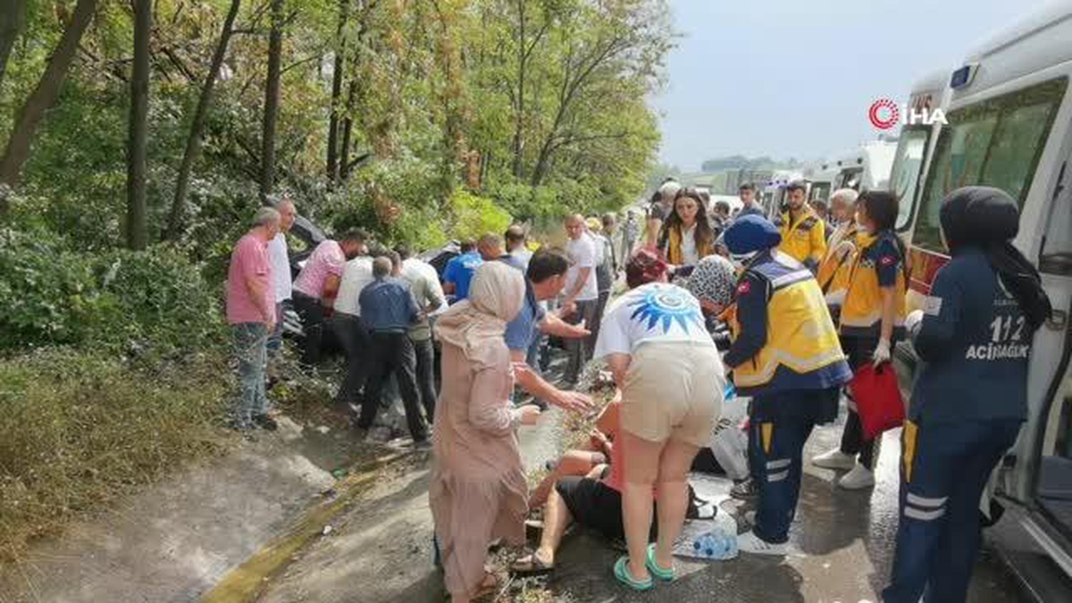 Bursa\'da kanala düşen araçta can pazarı: 1\'i ağır 3 yaralı