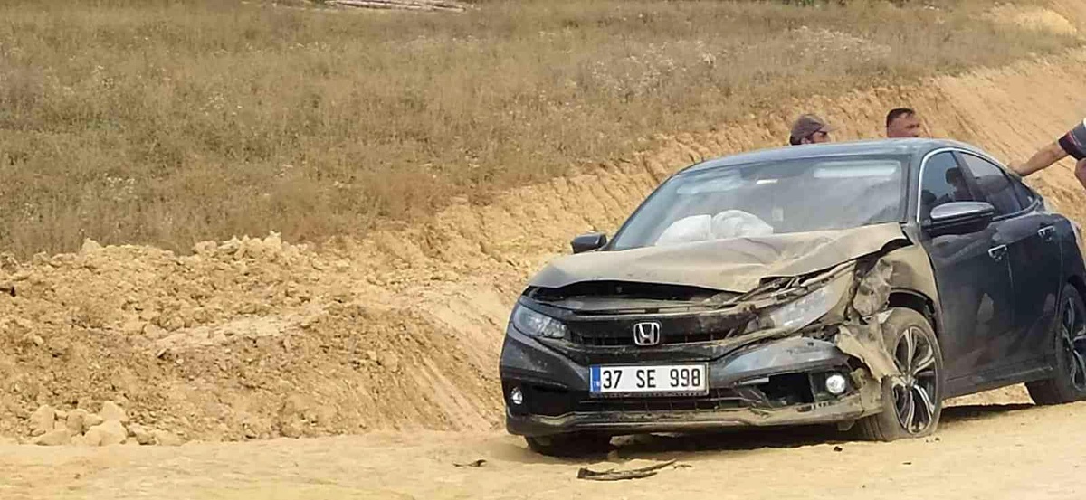 Kastamonu\'da otomobil hafriyat kamyonuna çarptı: 4 yaralı