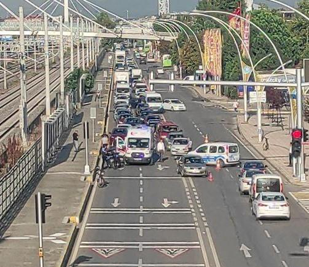 Kaza yapmamak için direksiyonu çevirdi, karşı yönden gelen araca çarptı: 1 yaralı