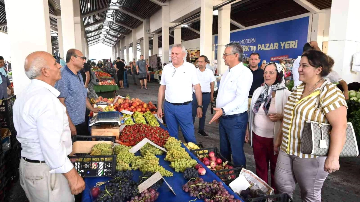 Kemer Belediyesinden vatandaşlara ve turistlere aşure ikramı