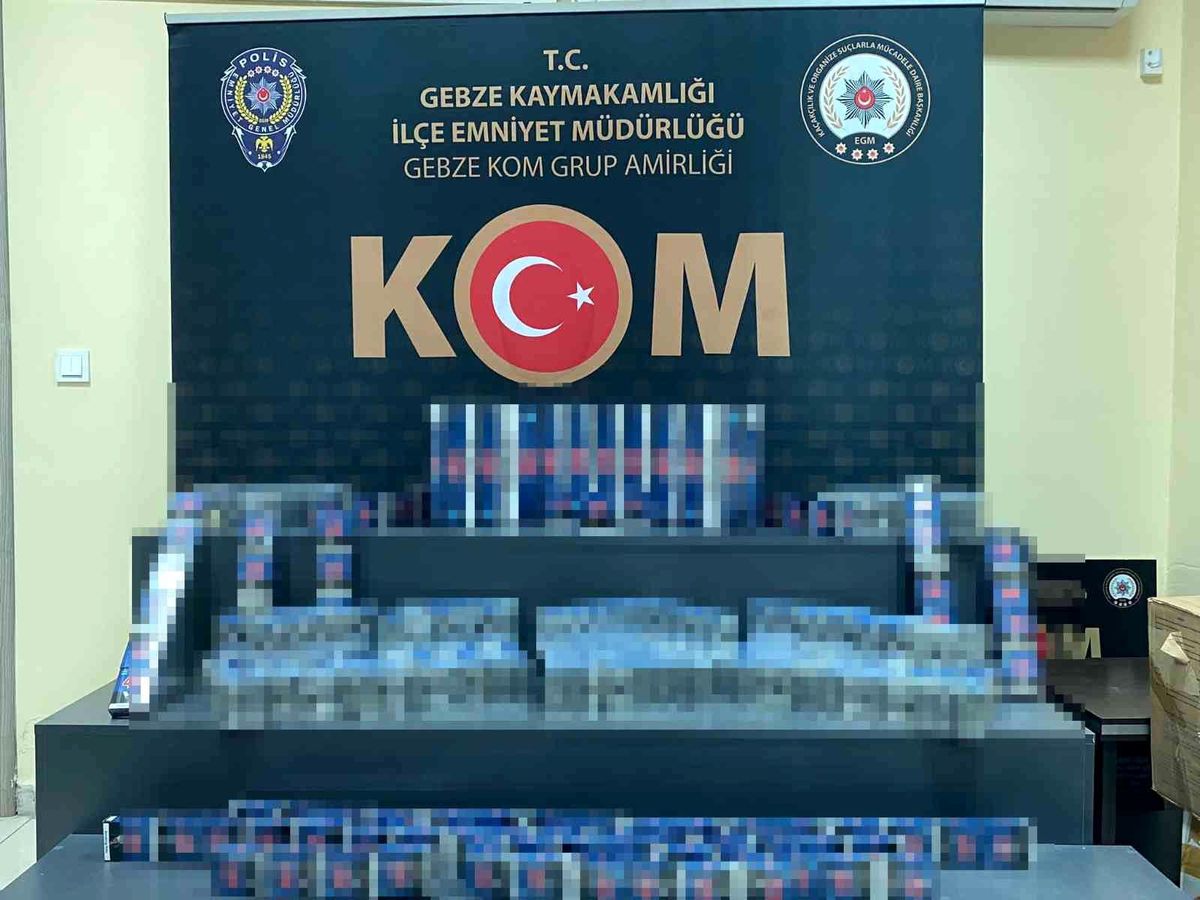 Kocaeli\'de bir araçta 780 paket kaçak sigara ele geçirildi