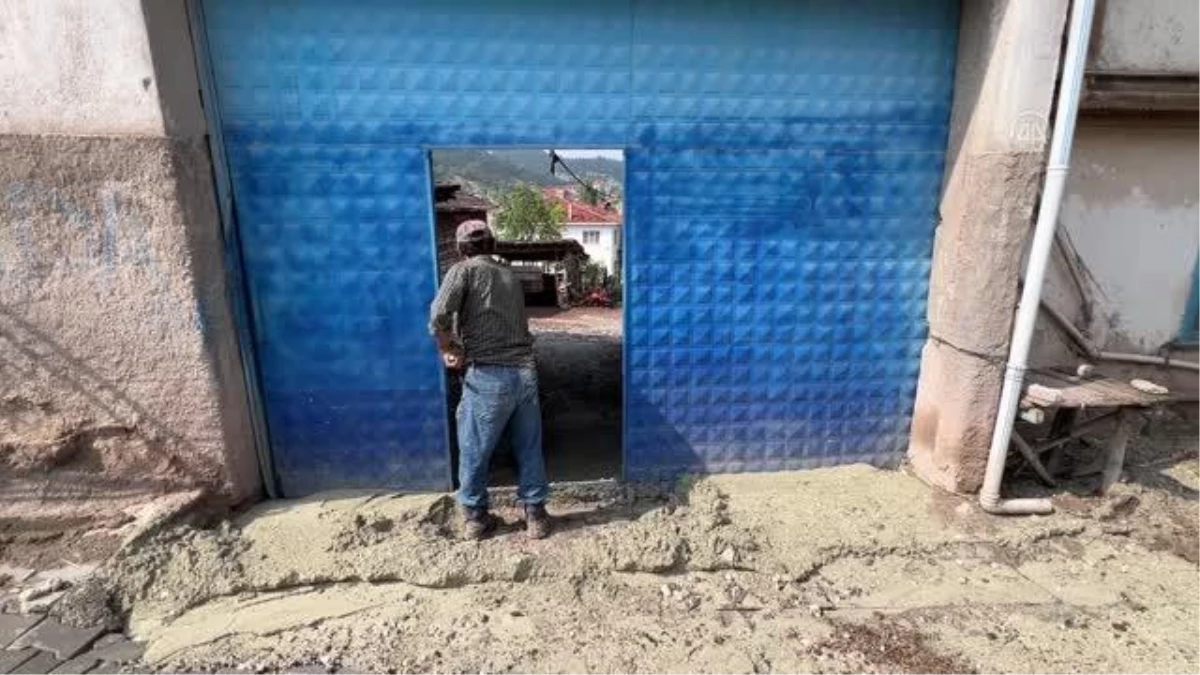Kütahya'da sağanak bir köyde sele neden oldu