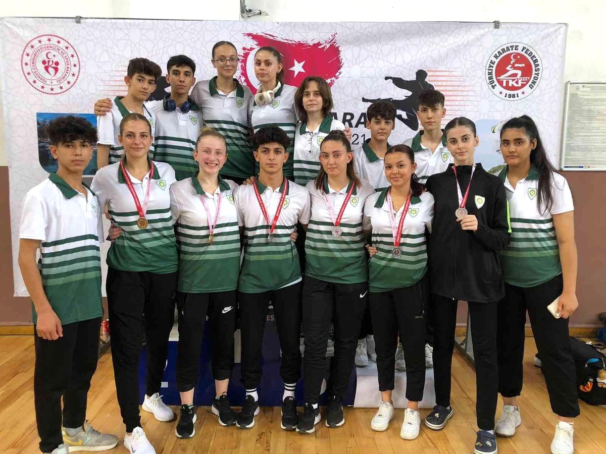 Manisa BBSK\'lı karatecilerden 6 madalya