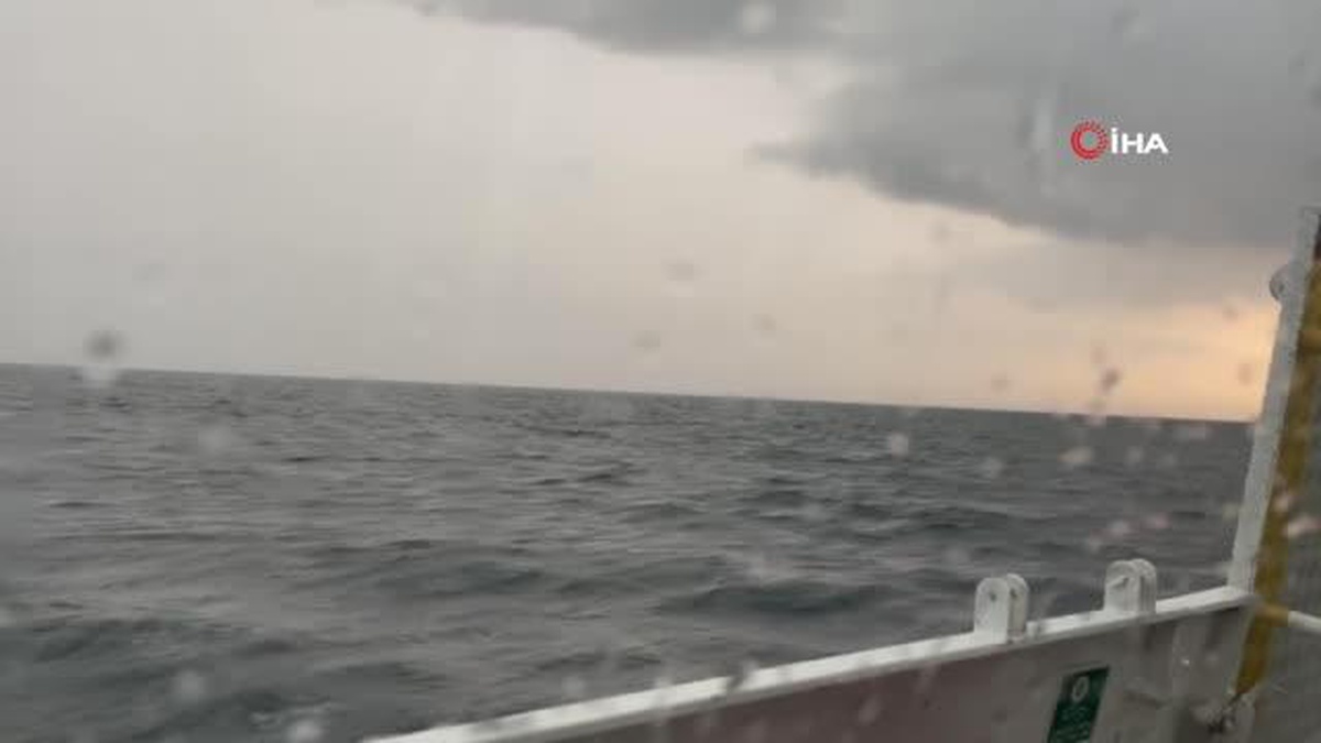 Marmara Denizinde fırtına ve gök gürültülü yağış hakim