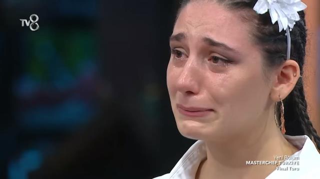 MasterChef Türkiye'de ana kadroya giremeyen Ayşegül, gözyaşlarına boğuldu MasterChef Türkiye'de ana kadroya giremeyen Ayşegül, gözyaşlarına boğuldu