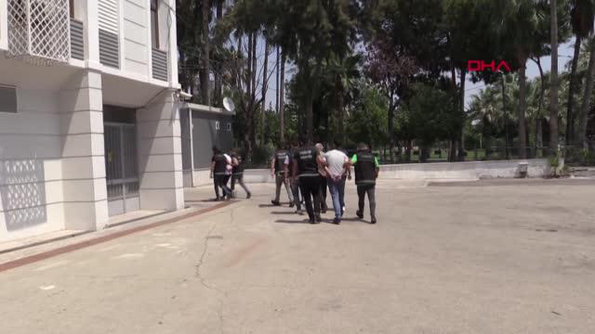 MERSİN\'DE ELE GEÇİRİLEN 2 MİLYON UYUŞTURUCU HAPIN ŞÜPHELİLERİ ADLİYEDE