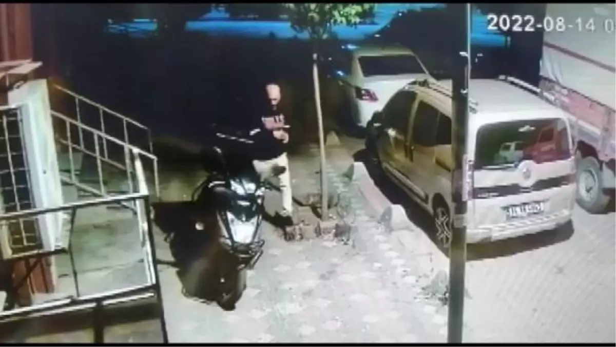 MOTOSİKLET HIRSIZINA UÇAN TEKMELİ ENGEL