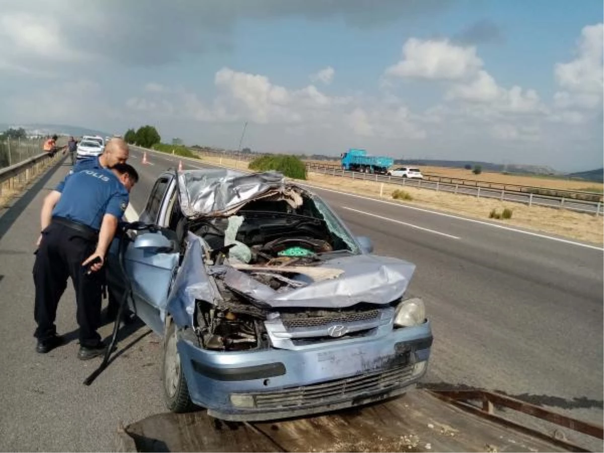 Osmaniye\'de otomobil, TIR\'a çarptı: 2 ölü, 2 yaralı