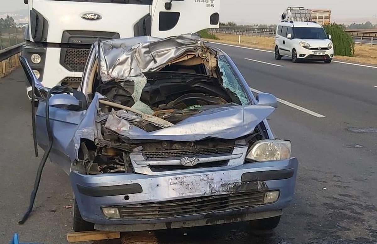 Osmaniye\'de tıra çarpan otomobildeki 2 kişi öldü