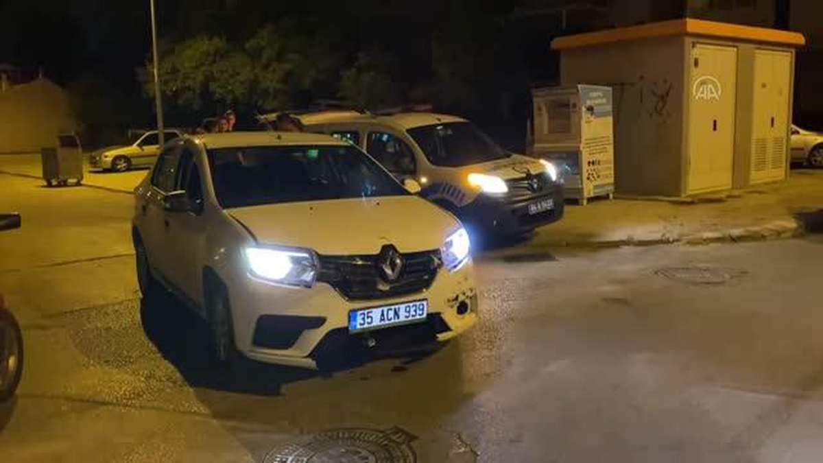 Uşak\'ta otomobille kamyonetin çarpışması sonucu 1 kişi yaralandı