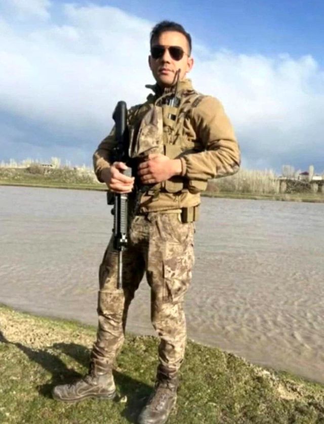 Merdivenden düşen Özel Harekat Polisi hayatını kaybetti Merdivenden düşen Özel Harekat Polisi hayatını kaybetti