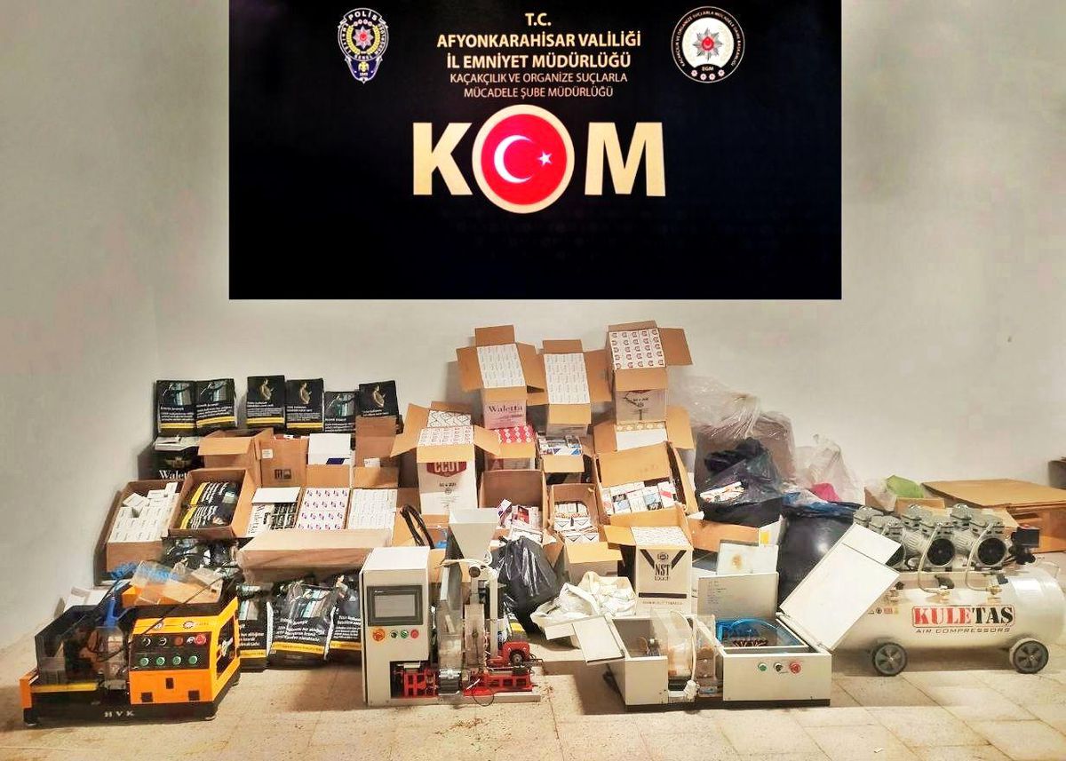 Polis baskında binlerce adet kaçak makaron ele geçirildi