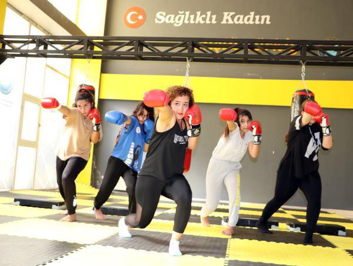 Polis olmak isteyen Vanlı kızlar, kick boks kursunda