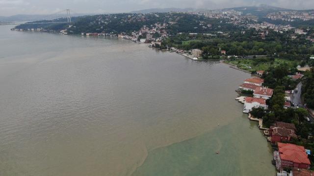 Sağanak yağış sonrası İstanbul Boğazı çamura bulandı Sağanak yağış sonrası İstanbul Boğazı çamura bulandı