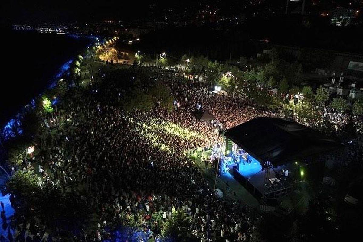 Sefo konserinde gençler birbirine girdi