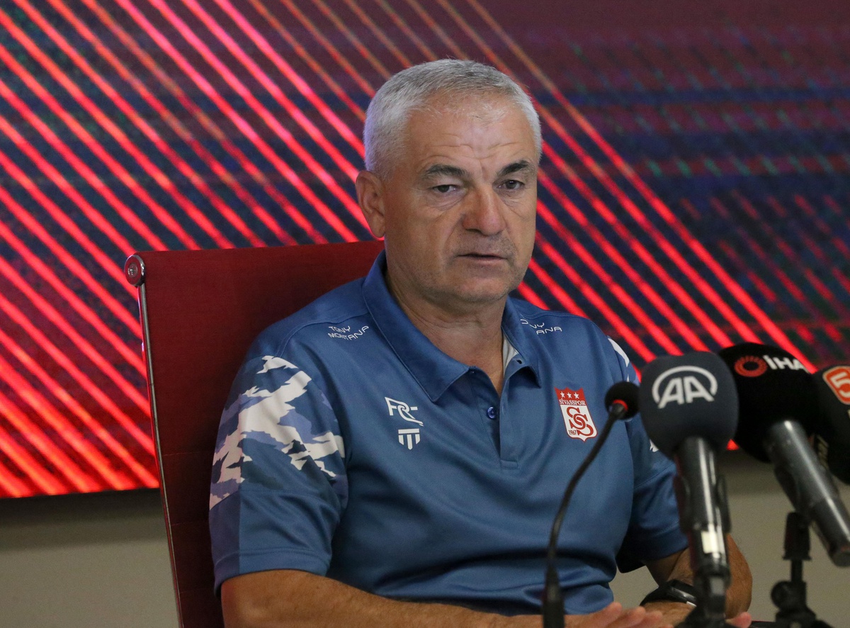 Sivasspor Teknik Direktörü Çalımbay\'dan transfer değerlendirmesi Açıklaması