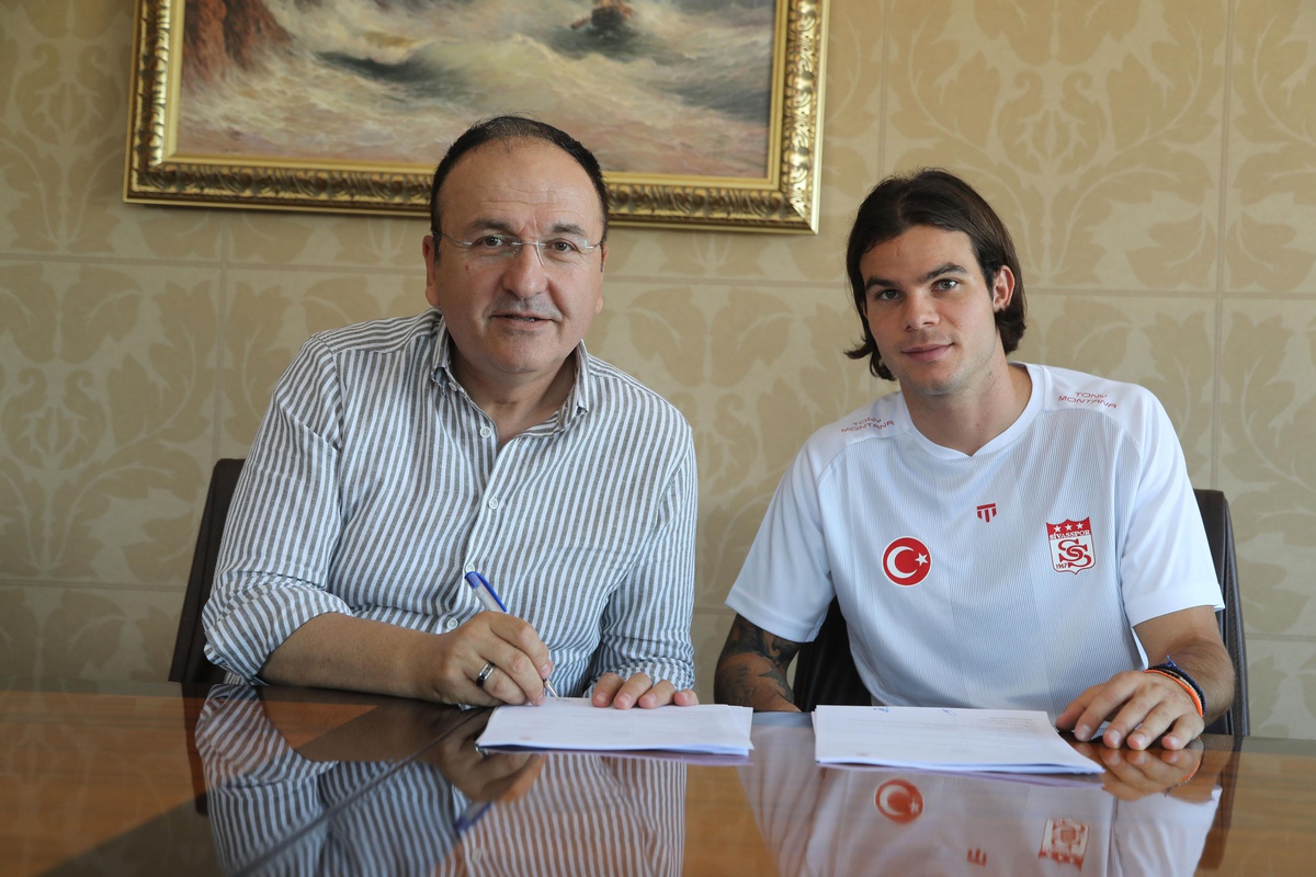 Sivasspor Charilaos Charisis\'i kadrosuna kattı