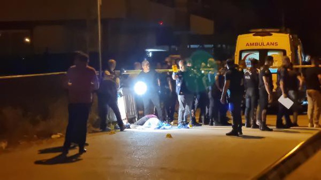 Eş cinayetiyle girdiği cezaevinden çıktı! Sokak ortasında 2 kişiyi öldürdü Eş cinayetiyle girdiği cezaevinden çıktı! Sokak ortasında 2 kişiyi öldürdü