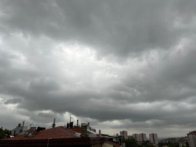 Son Dakika: İstanbul'da gün geceye döndü! Günlerdir uyarı yapılan yağmur, şehrin genelinde etkili oluyor Son Dakika: İstanbul'da gün geceye döndü! Günlerdir uyarı yapılan yağmur, şehrin genelinde etkili oluyor