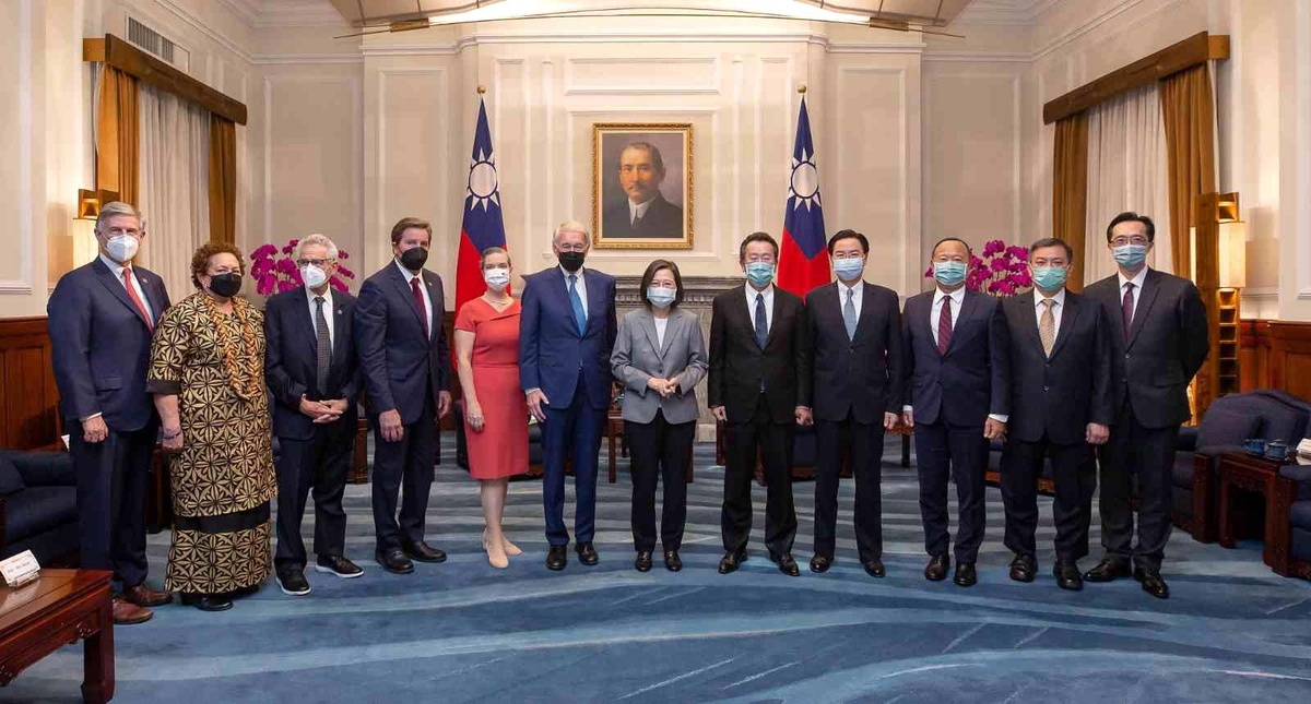 Tayvan lideri Tsai Ing-wen: "Çin\'in Tayvan\'ı çevreleyen sulardaki tatbikatları bölgesel istikrar ve barışı ciddi şekilde bozuyor"