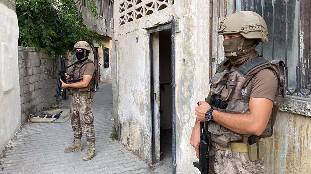 Terör örgütü PKK\'nın ilk eyleminin yıl dönümünde ortalığı karıştıracaklardı! Şafak operasyonuyla yakalandılar