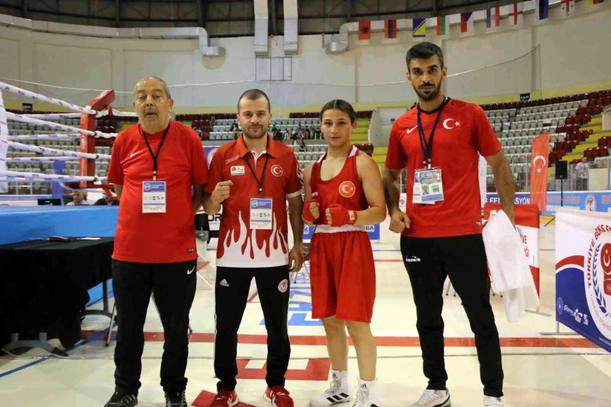 Uşak\'ın demir yumruğu Sıla Özkan, Avrupa Şampiyonasında çeyrek finale yükseldi