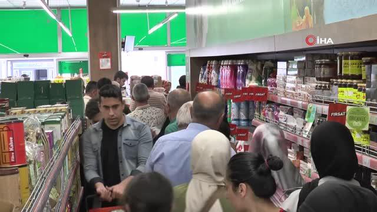 Vatandaşlar Tarım Kredi marketlerine akın etti
