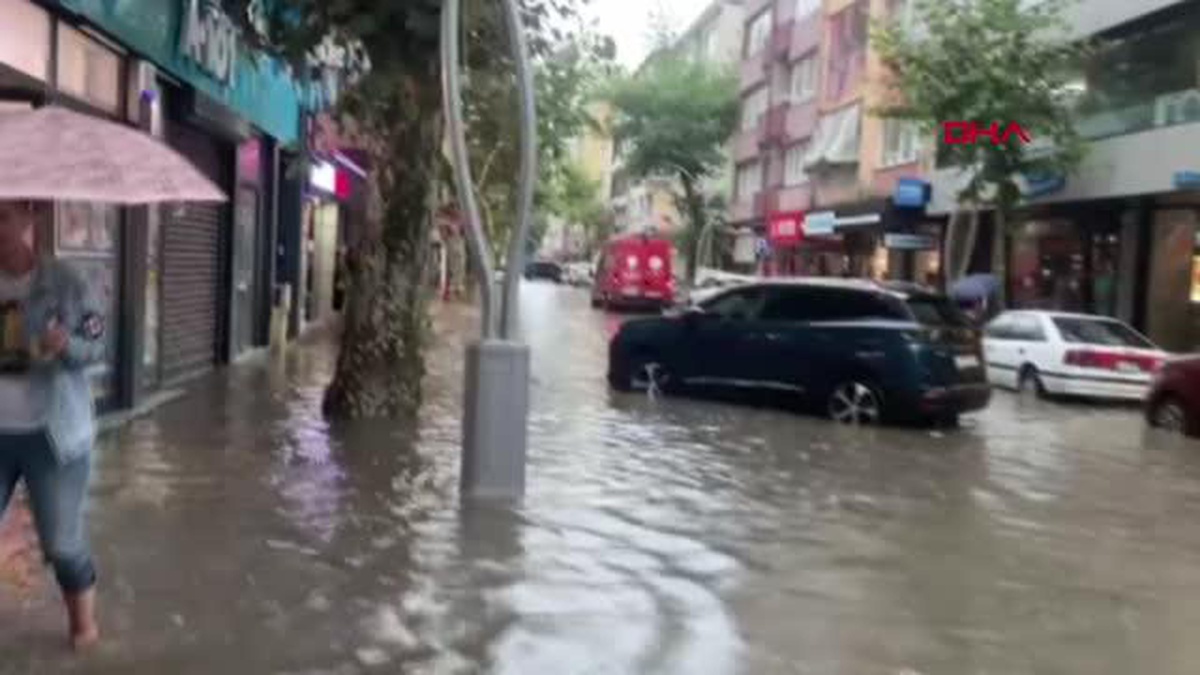 YALOVA\'DA SAĞANAK SU BASKINLARINA YOL AÇTI; METREKAREYE 48 KİLO YAĞMUR DÜŞTÜ