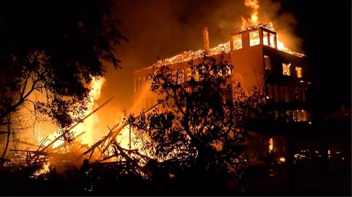 Bursa\'da tarihi ipek fabrikası binasında yangın