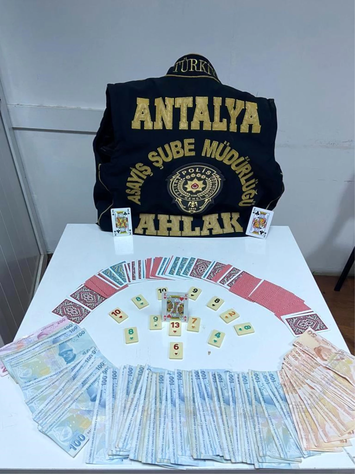 Antalya\'da kumar operasyonu: 13 kişiye cezai işlem uygulandı