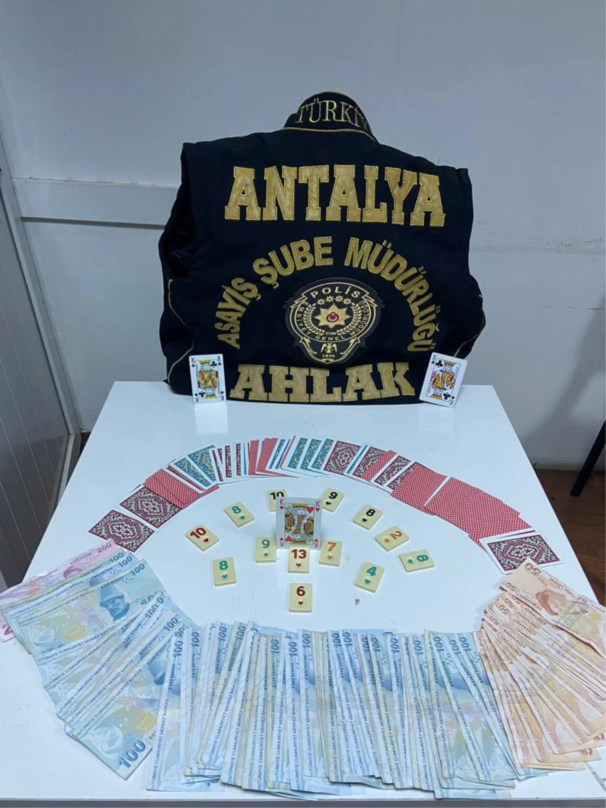 Antalya\'da kumar operasyonunda 19 kişi yakalandı