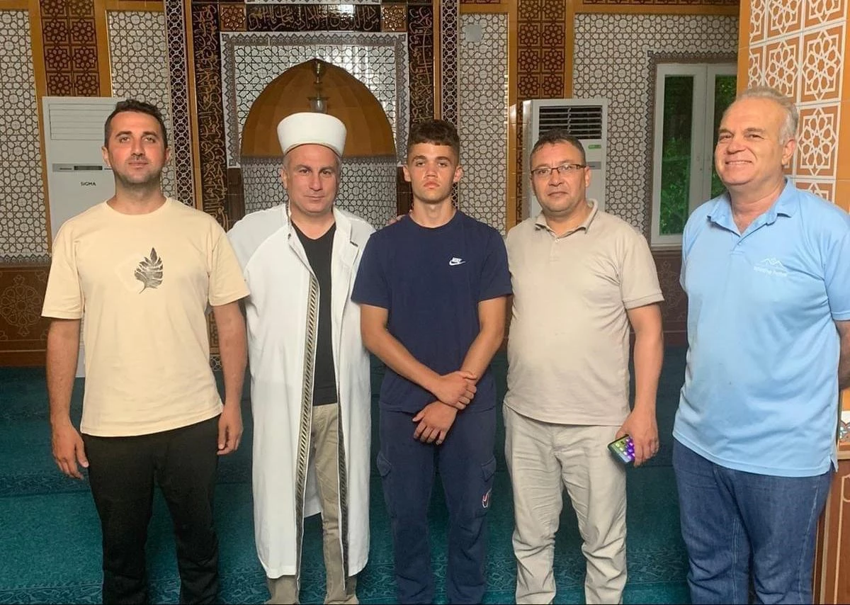 Antalya\'da rehberden etkilenen İngiliz turist Müslüman oldu