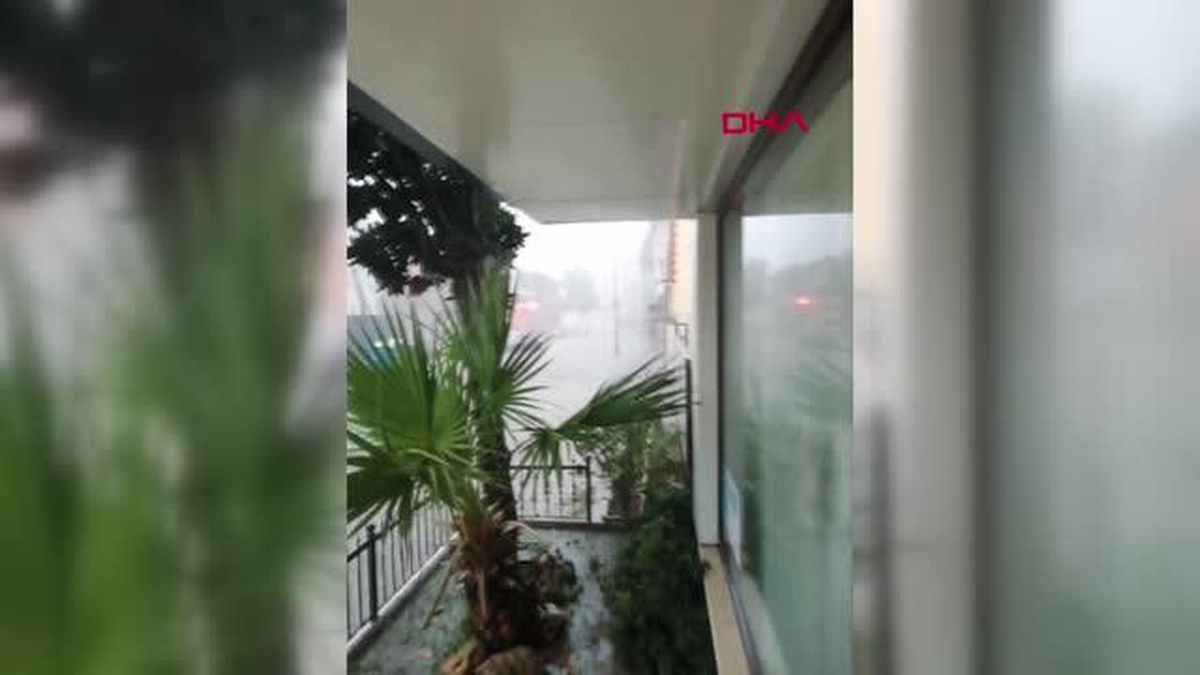 BEYKOZ\'DA KÜÇÜKSU DERESİ TAŞTI; EV VE İŞYERLERİ SU ALTINDA KALDI - 3