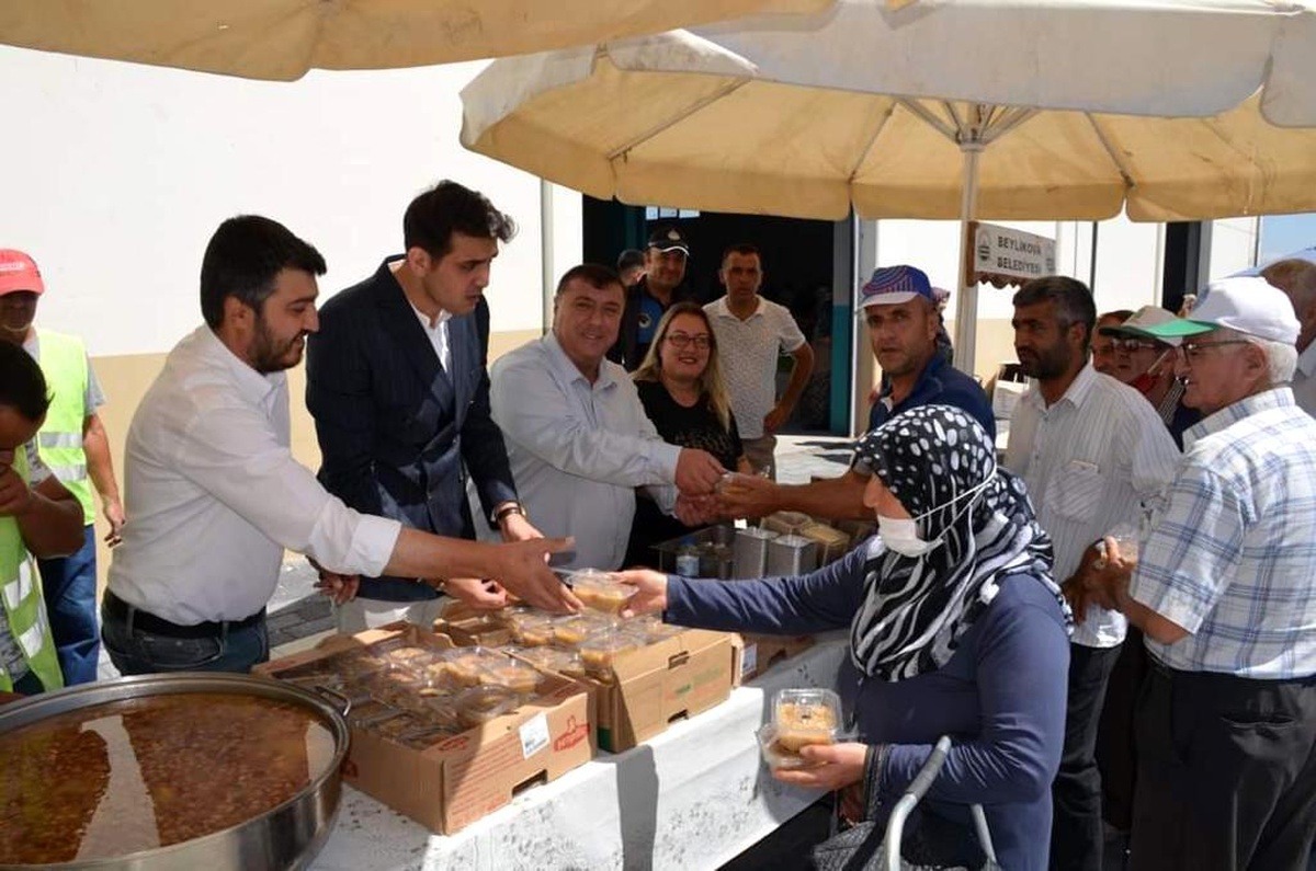 Beylikova\'da geleneksel aşure ikramı bu yıl da gerçekleştirildi