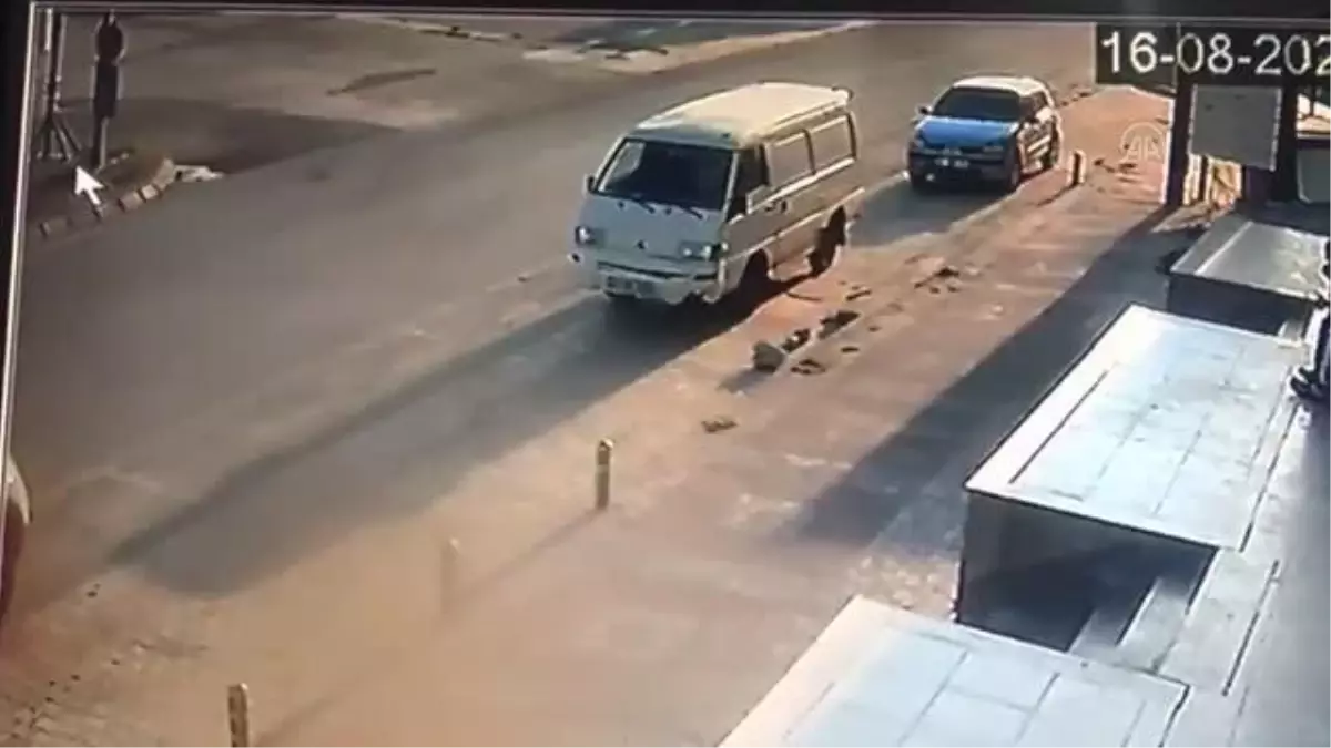 Büyükçekmece'de tırın çarptığı bisikletli çocuk ağır yaralandı