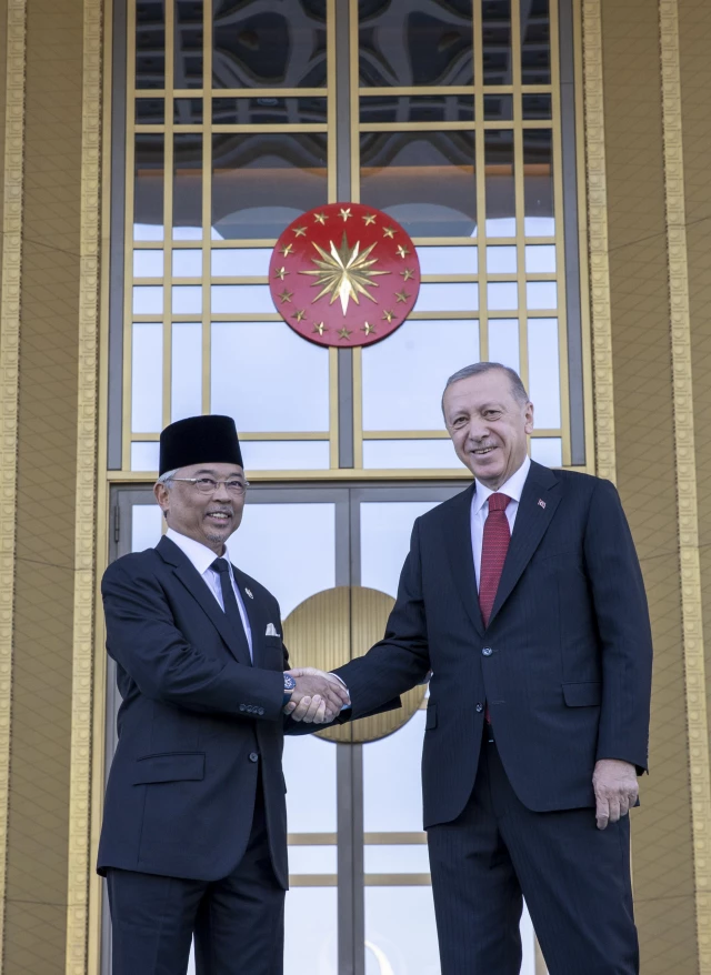 Cumhurbaşkanı Erdoğan, Malezya Kralı Sultan Abdullah Şah'ı resmi törenle karşıladı