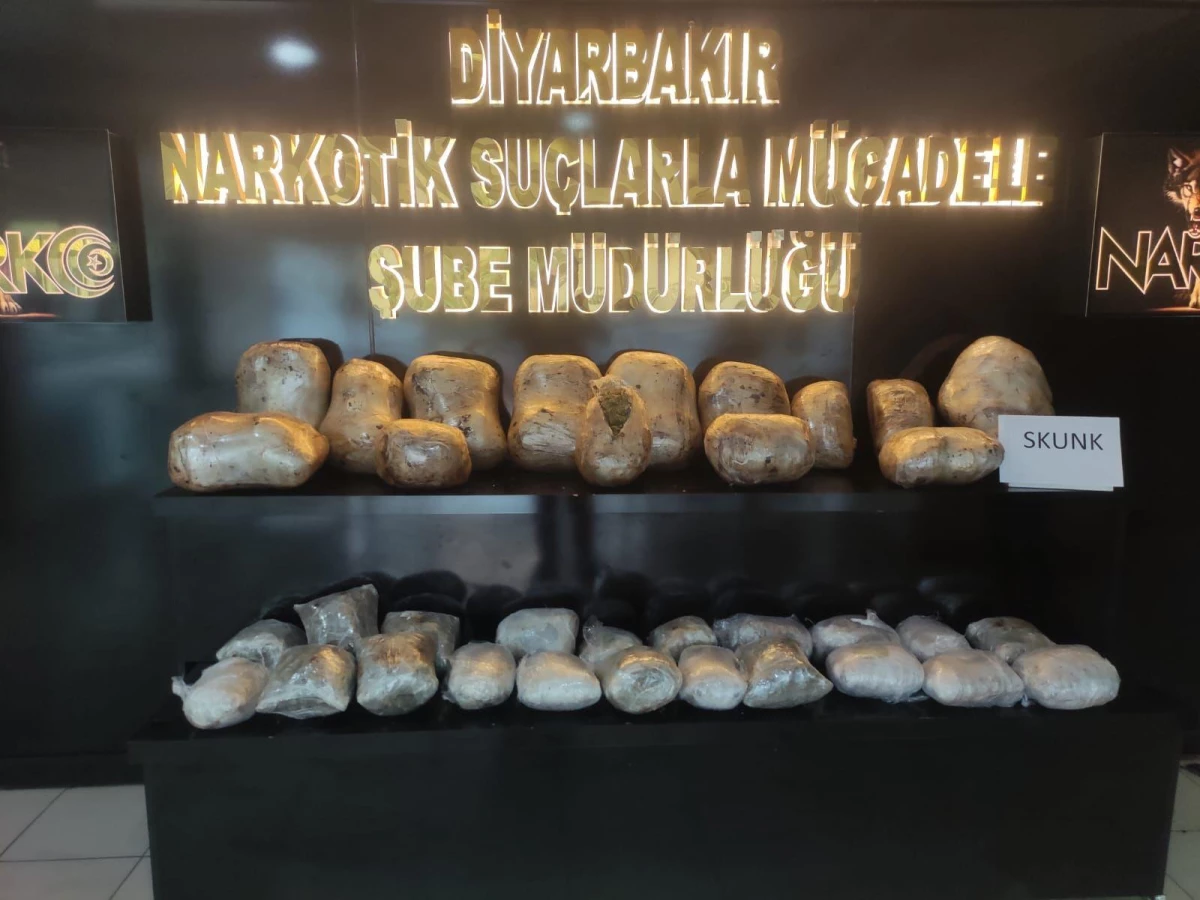 Diyarbakır\'da çekicide 39 kilo 600 gram uyuşturucu ele geçirildi