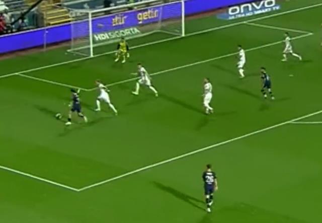 Dünya, Arda Güler-Messi benzerliğini konuşuyor! Kasımpaşa maçındaki golü olay oldu Dünya, Arda Güler-Messi benzerliğini konuşuyor! Kasımpaşa maçındaki golü olay oldu