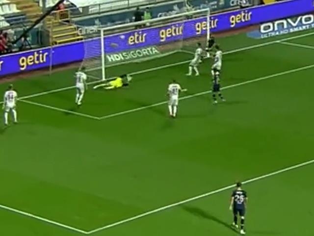 Dünya, Arda Güler-Messi benzerliğini konuşuyor! Kasımpaşa maçındaki golü olay oldu Dünya, Arda Güler-Messi benzerliğini konuşuyor! Kasımpaşa maçındaki golü olay oldu