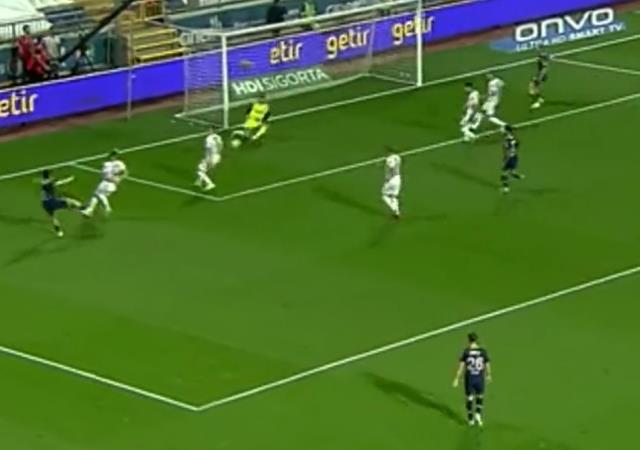 Dünya, Arda Güler-Messi benzerliğini konuşuyor! Kasımpaşa maçındaki golü olay oldu Dünya, Arda Güler-Messi benzerliğini konuşuyor! Kasımpaşa maçındaki golü olay oldu