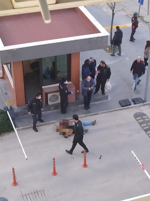 Eski eşini ve arkadaşını öldüren polis, 'Suçlu takibi yapıyorum' diyerek aracın yerini tespit ettirmiş Eski eşini ve arkadaşını öldüren polis, 'Suçlu takibi yapıyorum' diyerek aracın yerini tespit ettirmiş