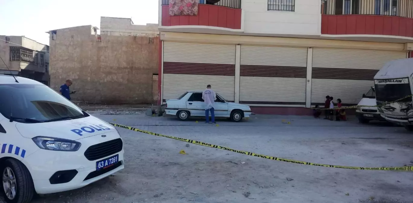 Şanlıurfa\'da aracının içindeyken silahlı saldırıya uğrayan güvenlik görevlisi hayatını kaybetti