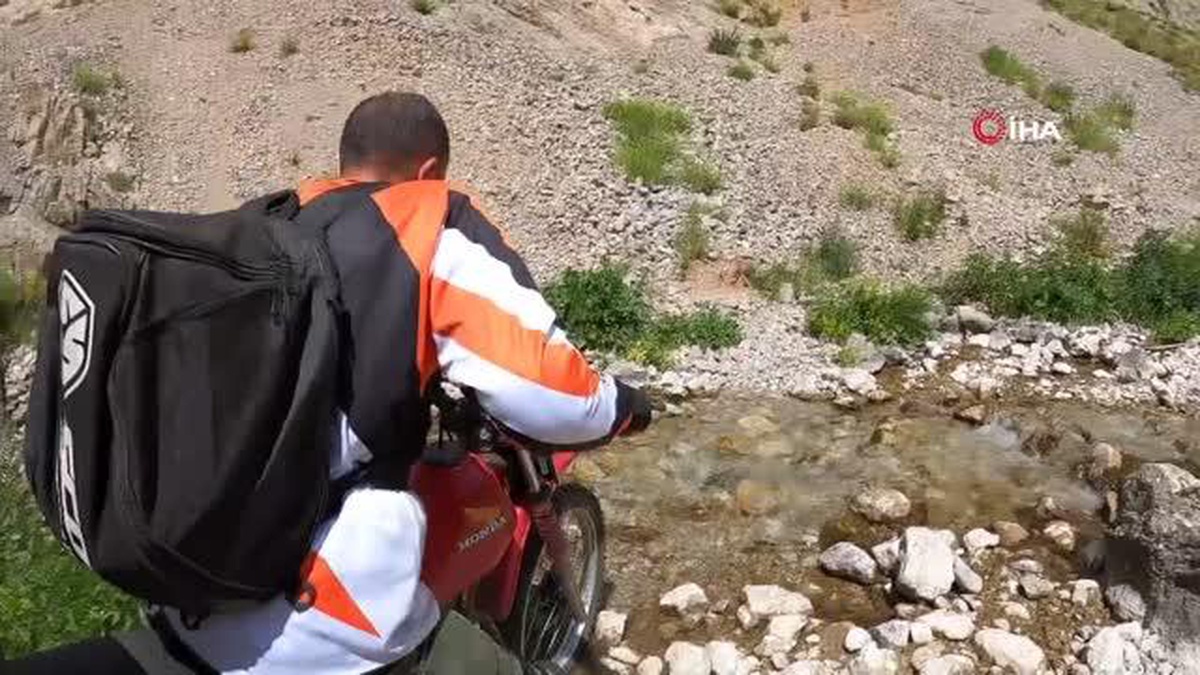 Helikopterden başka araçla ulaşım olmayan yaylaya motosikletleriyle çıktılar